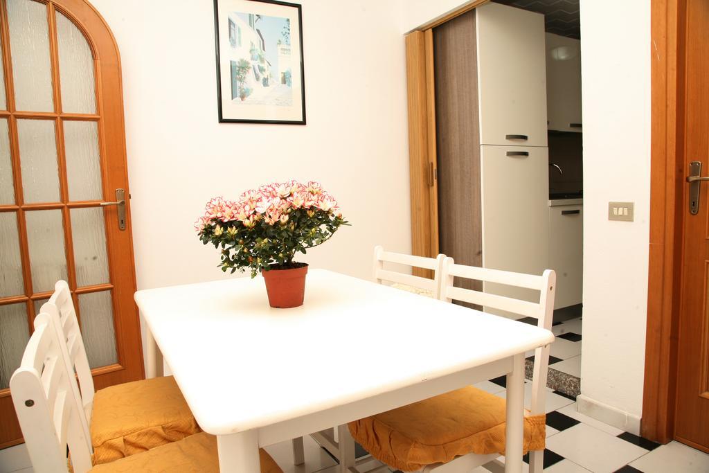 De Amicis Apartment Кальяри Номер фото