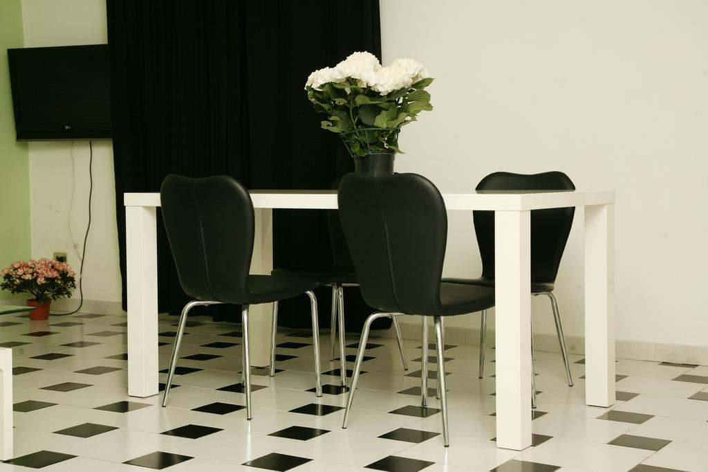 De Amicis Apartment Кальяри Номер фото