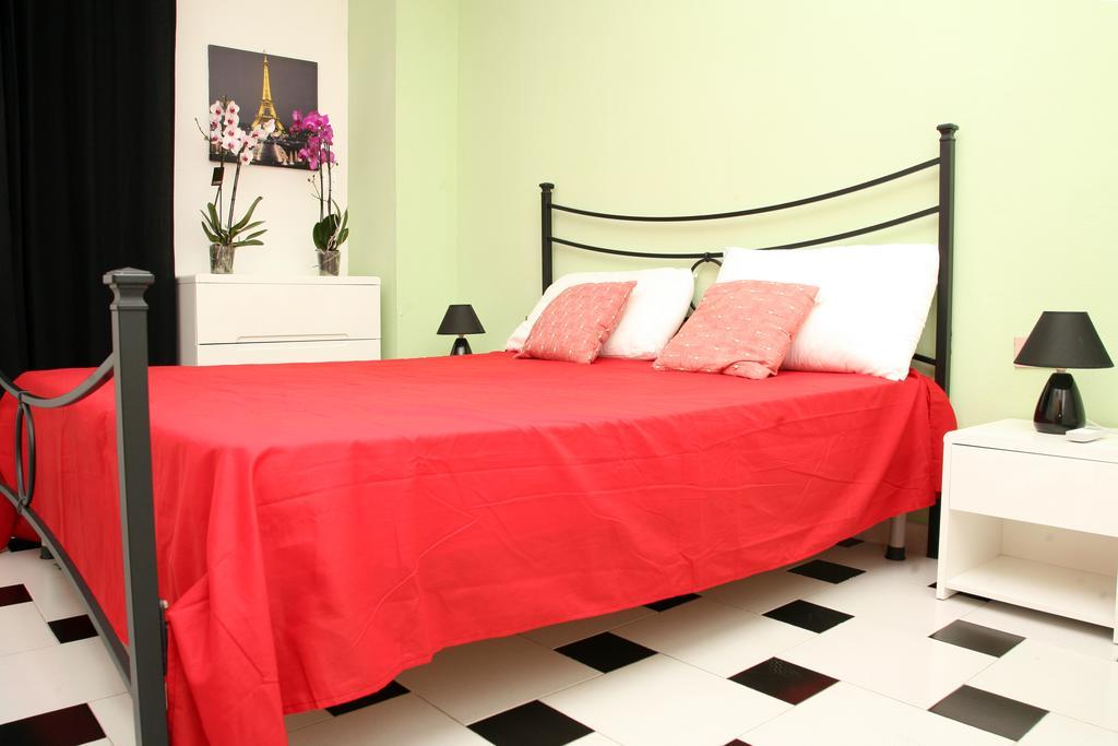 De Amicis Apartment Кальяри Номер фото
